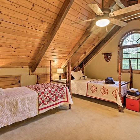 Creekside Berkeley Springs Cabin on 35 Acres! Bagian luar foto
