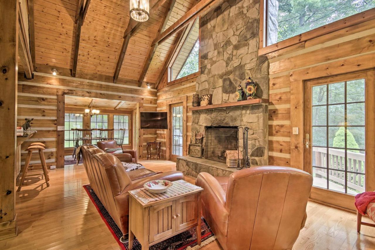 Creekside Berkeley Springs Cabin on 35 Acres! Bagian luar foto