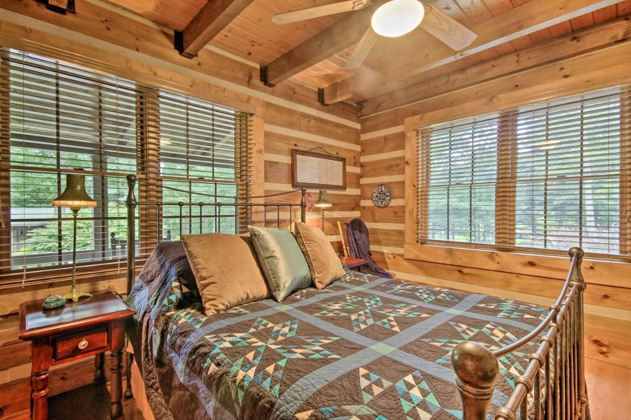 Creekside Berkeley Springs Cabin on 35 Acres! Bagian luar foto