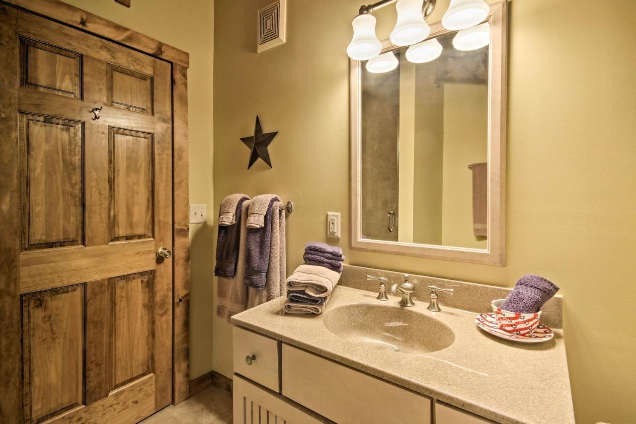 Creekside Berkeley Springs Cabin on 35 Acres! Bagian luar foto