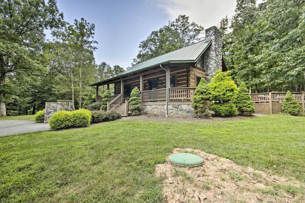 Creekside Berkeley Springs Cabin on 35 Acres! Bagian luar foto